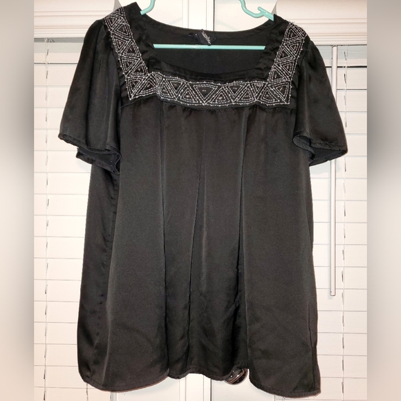 Beautiful Top with Sequins - Picture 1 of 9